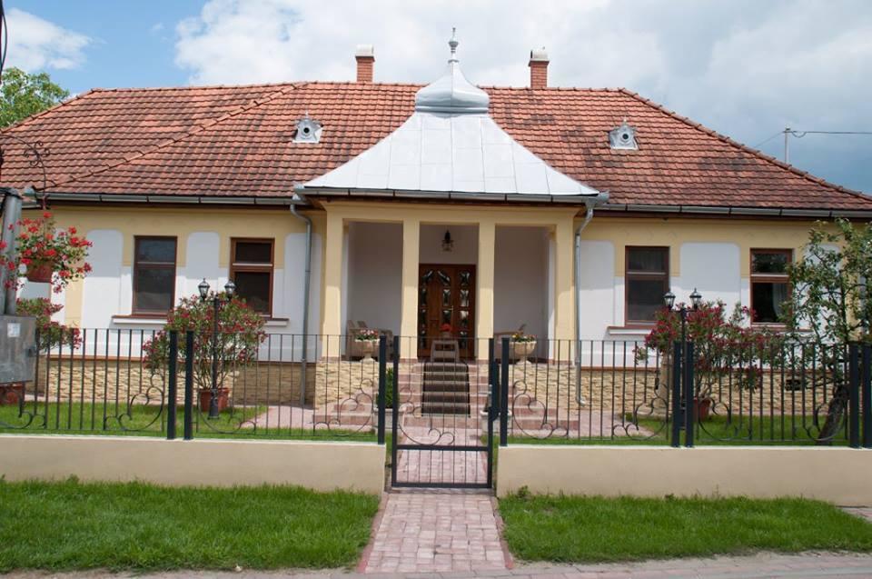 Bornemisza Kuria Apartment Tiszabecs Екстериор снимка