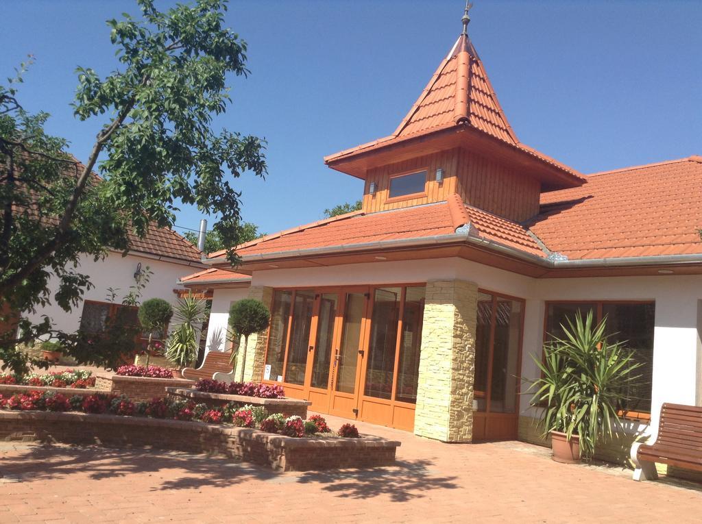 Bornemisza Kuria Apartment Tiszabecs Екстериор снимка