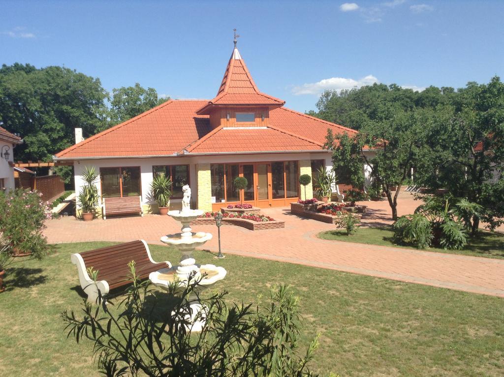Bornemisza Kuria Apartment Tiszabecs Екстериор снимка