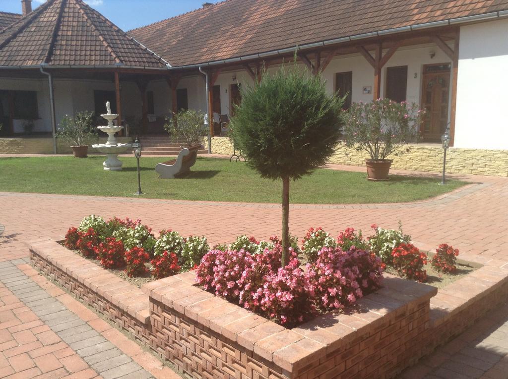 Bornemisza Kuria Apartment Tiszabecs Екстериор снимка