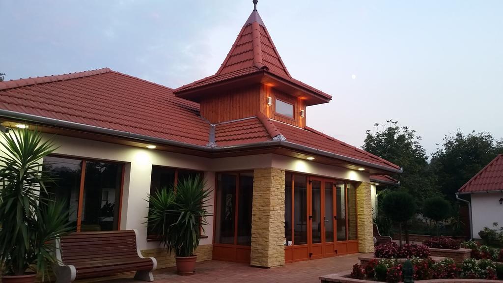 Bornemisza Kuria Apartment Tiszabecs Екстериор снимка